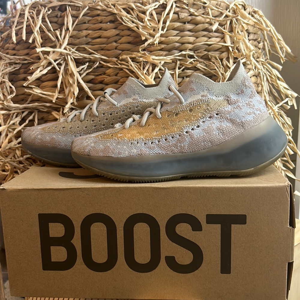 YEEZY BOOST 380 PEPPER (NWT)